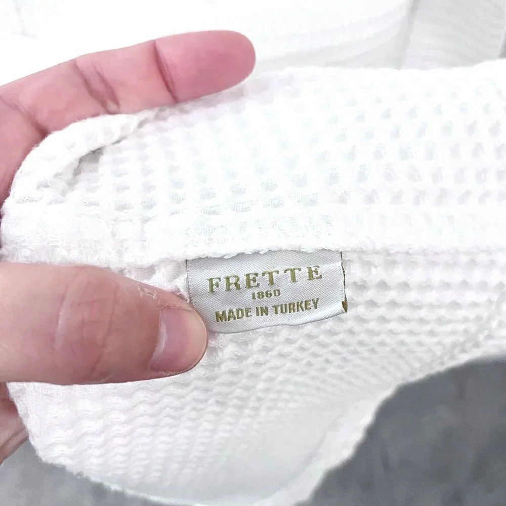 Frette Unisex Embroidered Jumby Bay Island Waffle Robe White Size M